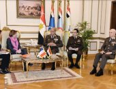 وزير الدفاع يلتقى وزيرة القوات المسلحة الفرنسية