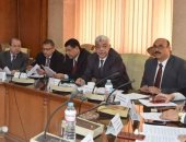 نائب رئيس جامعة المنوفية يناقش مشروعات بيئية لحماية وتنقية مياه الشرب 