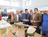 صور.. محافظ البحيرة: توفير 550 فرصة عمل فى أكبر مصنعين للأعلاف والمبيدات
