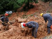 سقوط عشرات المنازل بسبب الانهيارات الطينية فى البرازيل 