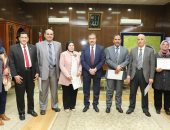 صور.. محافـظ المنوفية يكرم القائمين على تدريب الأخصائيين النفسيين