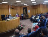 صور.. محافظ المنيا يستمع لـ 46 شكوى ويوجه التنفيذيين بحلها