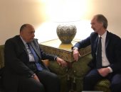 سامح شكرى يبحث مع مبعوث الأمم المتحدة الخاص لسوريا مسار التسوية السلمية