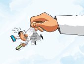 كاريكاتير صحيفة سعودية.. السيطرة على مروجى شائعات كورونا 