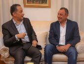 الخطيب يسجد بعد صعود الأهلي لنصف نهائي دوري الأبطال الأفريقي.. فيديو