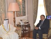 سامح شكرى يبحث مع وزير خارجية الإمارات الأزمات الإقليمية ومجالات التعاون