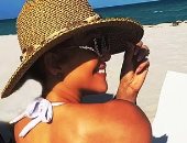 جينيفر لوبيز تستعرض جمالها على البحر فى ميامى بالمايوه.. صور