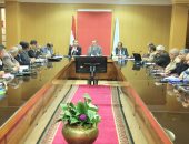 محافظ كفر الشيخ يناقش تقارير اللجنة الرباعية لتقدير وتقييم أراضي أملاك الدولة ويكرم معلمين