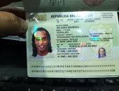 أغبى تزوير فى التاريخ.. رونالدينيو يحمل جواز سفر كمواطن من باراجواى