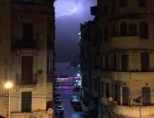 الطبيعة ترسم لوحة فنية بديعة فى سماء الإسكندرية بالأمطار والبرق.. صور