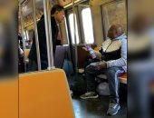 أمريكى يرش معطر على آسيوى بالقطار..وهيئة النقل: العنصرية ليست حلا لكورونا