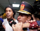 رونالدينيو أمام نيابة باراجواى: رجل أعمال شهير منحنى هوية مزورة.. صور