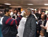 المطارات المصرية تواصل رفع درجة الاستعداد القصوى لمواجهة "كورونا".. الحجر الصحى يفرض إجراءات مشددة على جميع الركاب والطائرات.. وزير الطيران يشهد إجراءات الفحص الطبى بالقاهرة والأقصر.. ويشدد على منع تسلل الفيروس