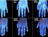 صور لليدين تحت الأشعة البنفسجية تبين لماذا يجب غسلها 20 ثانية