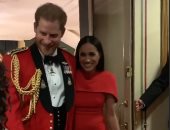 الأمير هارى وميجان يتزينان بالأحمر فى احتفالات ذكرى نهاية الحرب العالمية الثانية