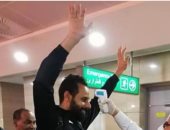 جنش يخطف الأضواء بسبب حركة كشف "كورونا" بعد العودة من تونس