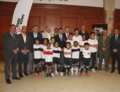 أشرف صبحى يشهد توقيع عقود 13 موهبة كروية ويؤكد: محمد صلاح رفع سقف طموح الشباب