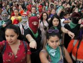 نساء أمريكا اللاتينية يتجاهلن منع التجمعات بسبب كورونا ويتظاهرن ضد العنف الجنسى