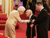 الملكة اليزابيث تتعهد بعدم السماح لكورونا بمنعها من أداء واجباتها