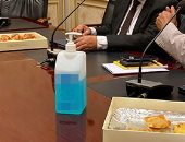 مطهرات مضادة للفيروسات داخل اجتماعات لجان البرلمان لمواجهة كورونا.. صور
