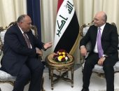 سامح شكرى يسلم الرئيس العراقى رسالة السيسى حول تطورات سد النهضة