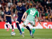 ريال مدريد يخطف التعادل من بيتيس مع نهاية الشوط الأول.. فيديو  