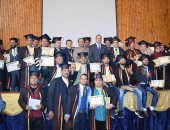 صور.. جامعة سوهاج تحتفل بتخرج 250 طالبا ببرنامج التجارة بالتعليم المدمج