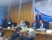 محافظ الإسكندرية: شاطئ مجانى بمساحة 280 مترا وتقسيم المحافظة لإنهاء أزمة القمامة