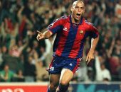 جول مورنينج.. البرازيلى رونالدو يهين فريق راسينج الإسبانى بقميص برشلونة 