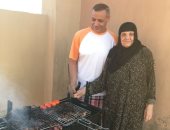 في شهر المرأة.. قارئ لوالدته: "أجمل أم وأجدع طباخة"