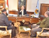 محافظ أسيوط: دعم وتطوير منظومة النظافة بمعدات وسيارات جديدة.. صور