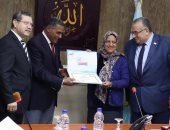 تكريم أعضاء القافلة الشاملة لجامعتى الإسكندرية ومطروح لمنطقة برانى والسلوم(صور)