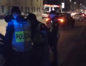 الشرطة الإيطالية تضع نقاط تفتيش بشوارع ميلانو للكشف عن مصابى كورونا.. فيديو
