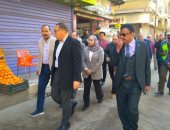صور.. محافظ الشرقية يقود حملة مكبرة لإزالة الإشغالات فى بلبيس