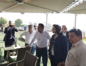 صور.. نائب وزير السياحة تلتقى الأفواج السياحية على المراكب النيلية بالأقصر