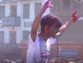 مواطنو نيبال يحتفلون بمهرجان هندوسى وسط مخاوف من تفشى فيروس كورونا.. فيديو