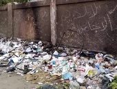 عزبة الهجانة يشكون من انتشار القمامة والمخلفات بجوار مدرسة