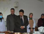 رئيس جامعة دمياط يناقش تقرير الإجراءات الاحترازية الخاص بالأعلى للجامعات