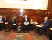 وزير الزراعة يبحث مع السفير  النيوزيلندى انسياب حركة المنتجات الزراعية بين البلدين