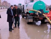 صور .. شفط مياه الأمطار فى شوارع الغربية فى حضور المحافظ وقياداته