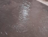 أمطار غزيرة تضرب المنيا وسيارات شركة المياه والصرف الصحى فى الشوارع 