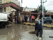 صور.. رفع مياه الأمطار بكفر الشيخ.. وصعق كهربائى لطفل فى منزله