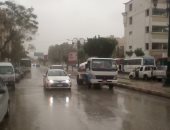 صور.. سيارات كسح المياه ترفع مياه الأمطار الغزيرة في المنيا