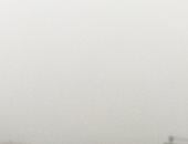 عاصفة رملية تحجب الرؤية وتخلى الشوارع من المارة بشمال سيناء