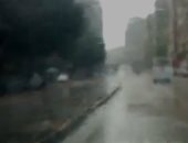 قارئ يشارك بفيديو لتساقط الأمطار فى شارع السودان بالجيزة