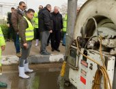 صور.. محافظ القاهرة يشرف على شفط مياه الأمطار بالشوارع