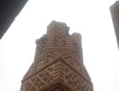 سقوط مئذنة مسجد بقرية السلامية بمركز نجع حمادى بسبب الطقس السيىء.. صور