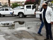 محافظ أسوان يضبط مخالفة لبناء على أراضى طرح نهر ويتابع جهود شفط المياه.. صور