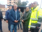 صور.. وزير التنمية المحلية ومحافظ الجيزة يتابعان شفط مياه الأمطار بالدائرى والمحور