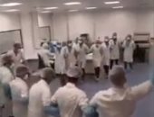 فيديو.. أطباء يواجهون فيروس كورونا بالرقص على "الدبكة"